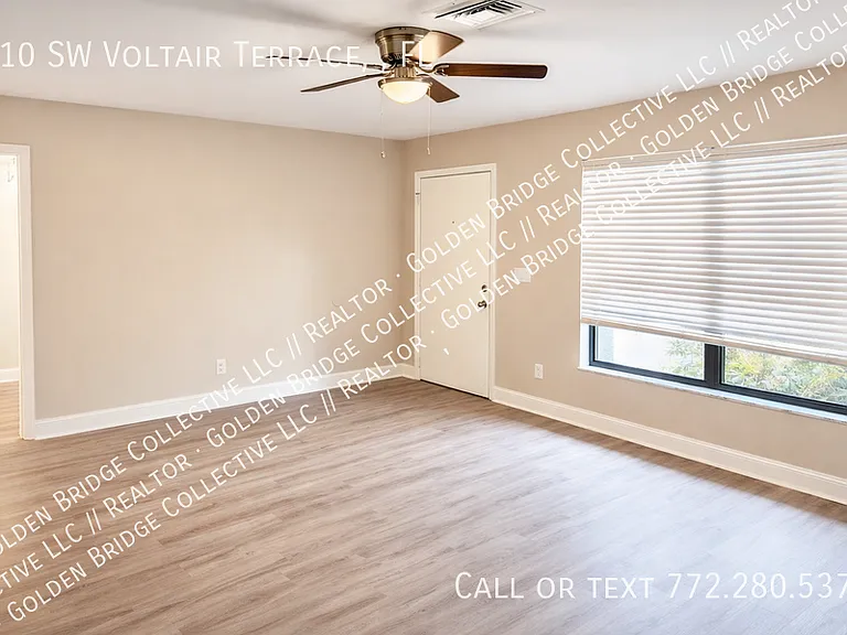 210 SW Voltair Ter — Photo 4