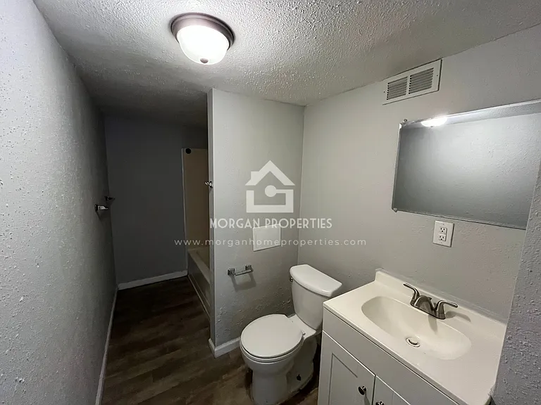 1807 Meridian St — Photo 9