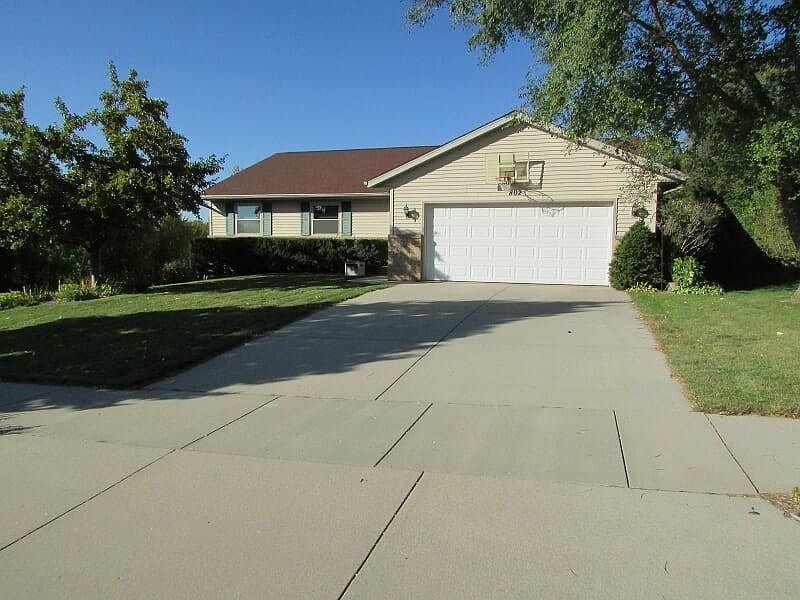 1st image of 802 Royal Dr