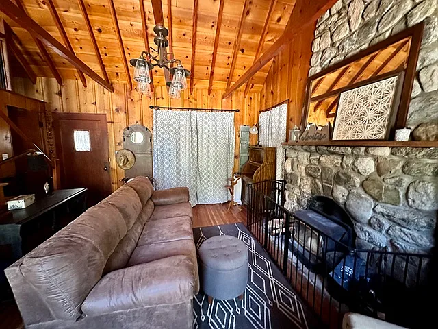 1 bed, 1.5 bath, 700 sqft, $1,700 — Photo 3