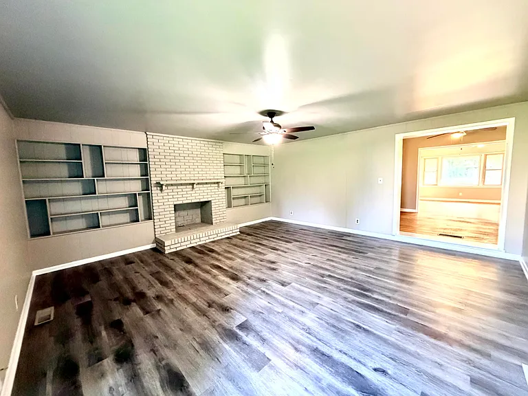 1711 Clarence Dr — Photo 6