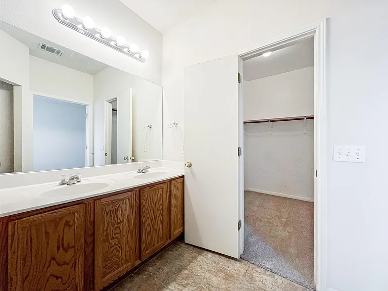4712 Lake Champlain Ln — Photo 18