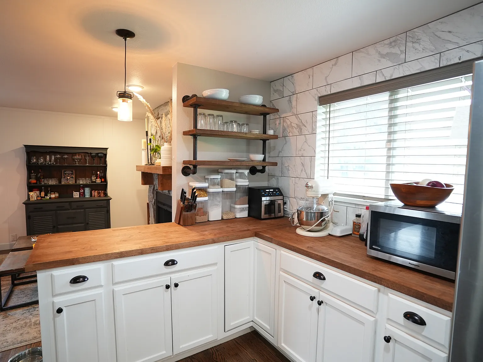 3 bed, 2727 sqft, $3,500 — Photo 2