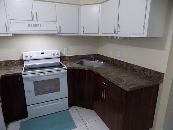 4th image of 4181 S 57th Avenue #B