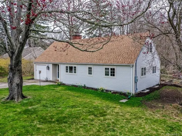 4 Nettleton Ave, Newtown, CT 06470
