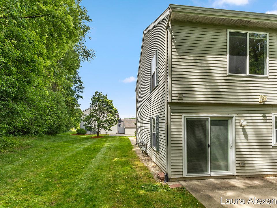 1st image of 8507 Courtland Dr NE #4