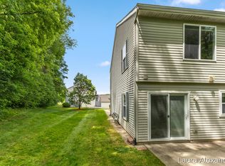 8507 Courtland Dr NE #4, Rockford, MI 49341