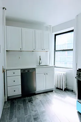 Rented by HOLTON REAL ESTATE INC. | media 2