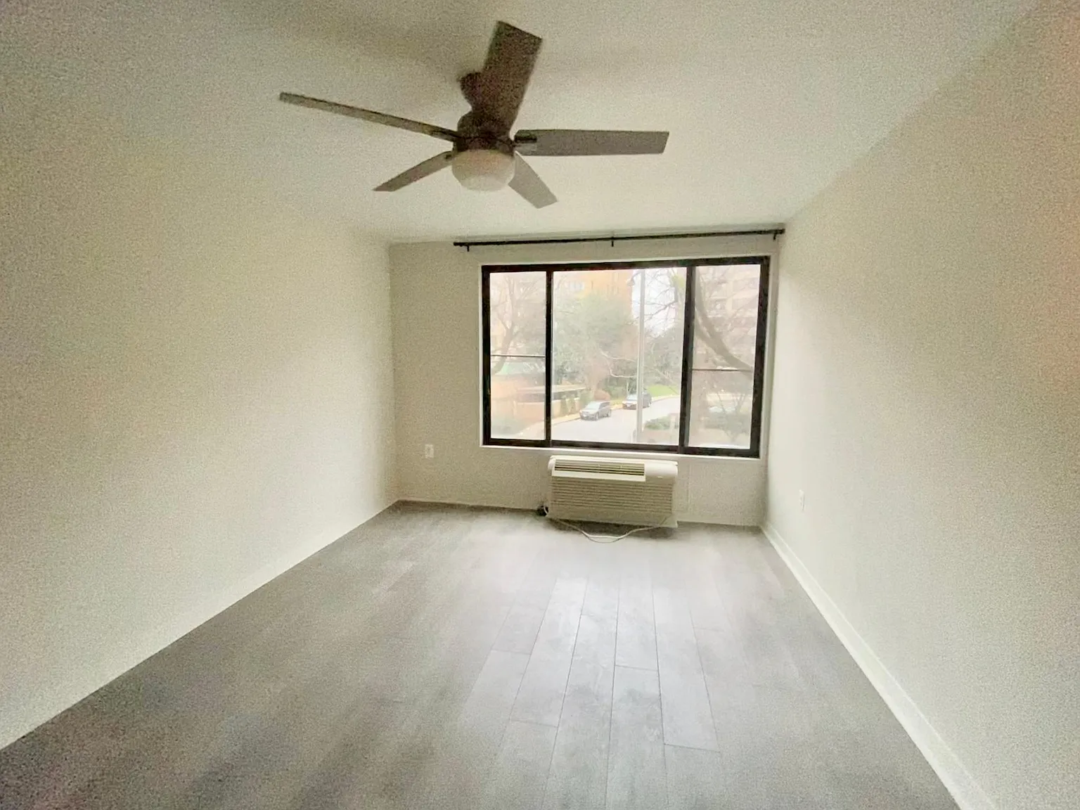 2501 Calvert St NW — Photo 4