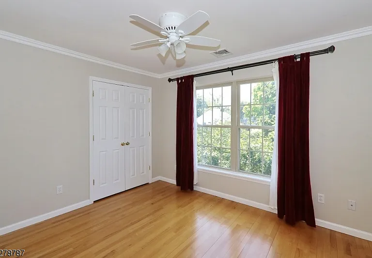 64 Park Ave — Photo 16