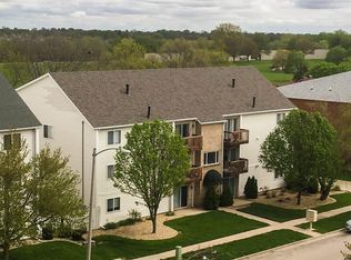 2 Rainbow Cir APT 9, Bloomington, IL 61704