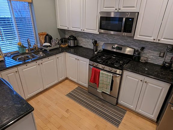 Kitchen with gas cook top and other amenities