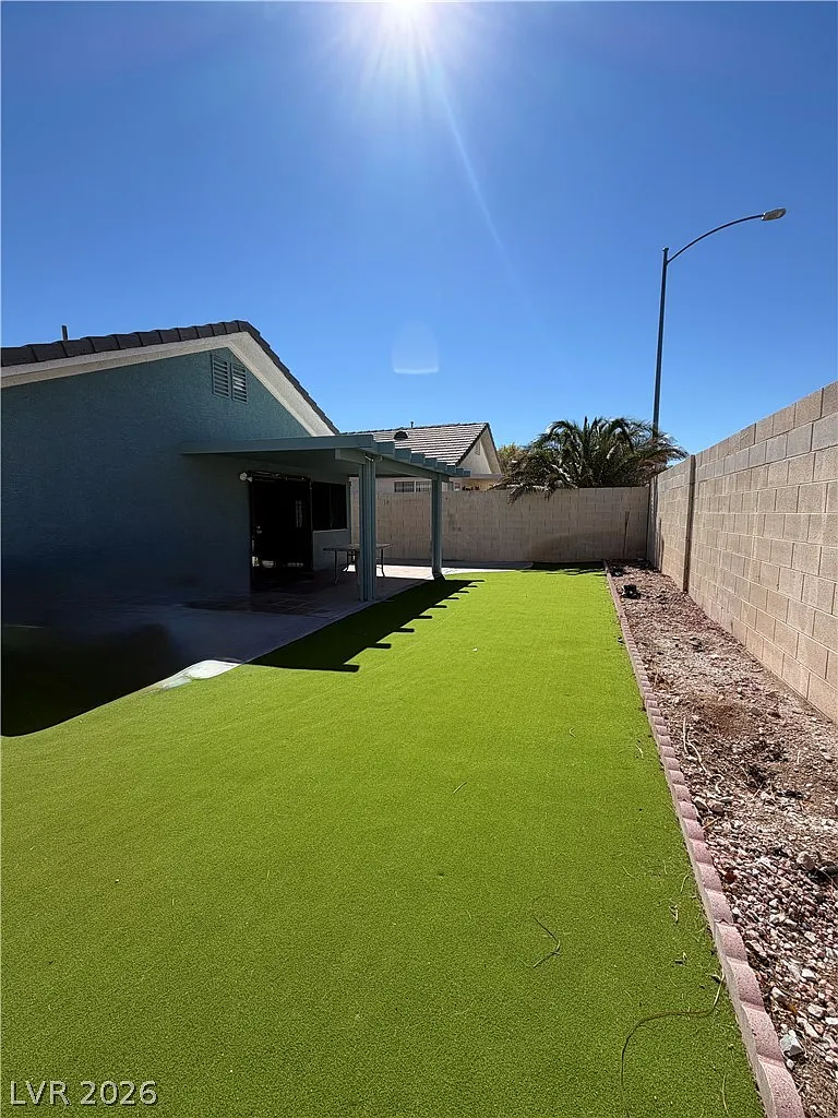 3 bed, 2.0 bath, 1310 sqft, $2,350 — Photo 3