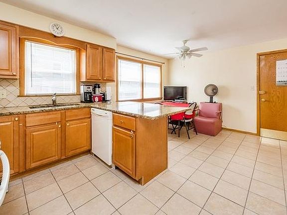 4th image of 2914 N 74th Ave #1