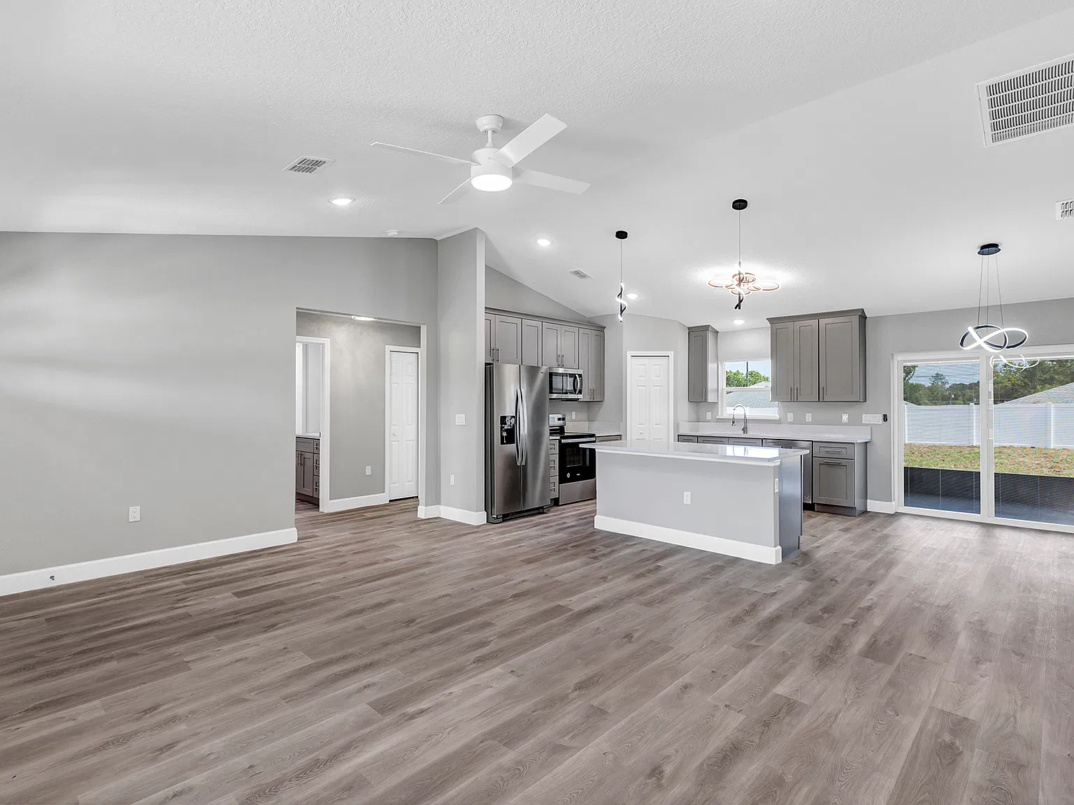 3 bed, 1439 sqft, $2,000 — Photo 3