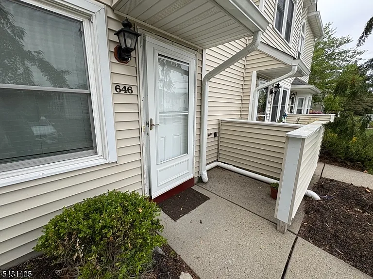 646 Faulkner Dr — Photo 3