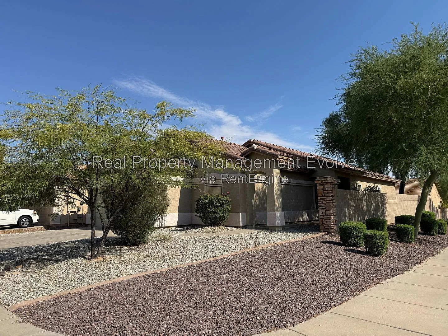 4 bed, 2.0 bath, 1625 sqft, $2,095 — Photo 2