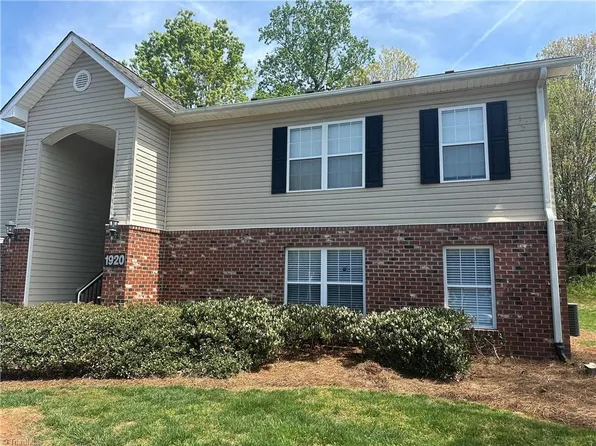 1920 Crest Hollow Dr, Winston Salem, NC 27127
