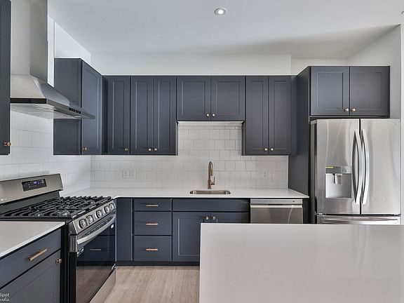 3rd image of 45 Larry Holmes Dr APT 111