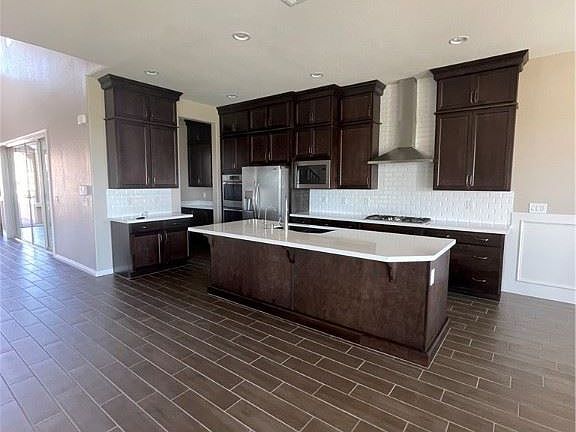 5th image of 300 Molinetto St