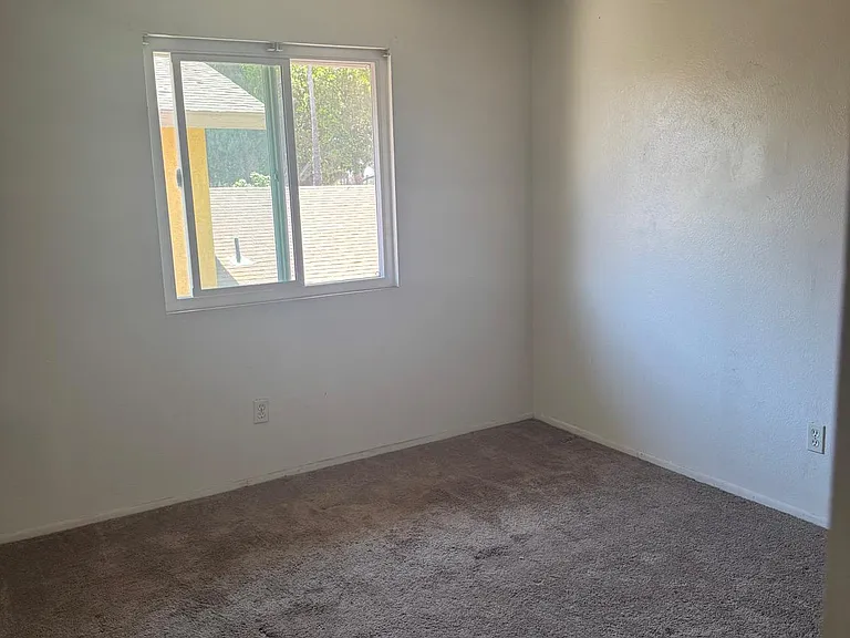 341 S Maple Ave — Photo 11
