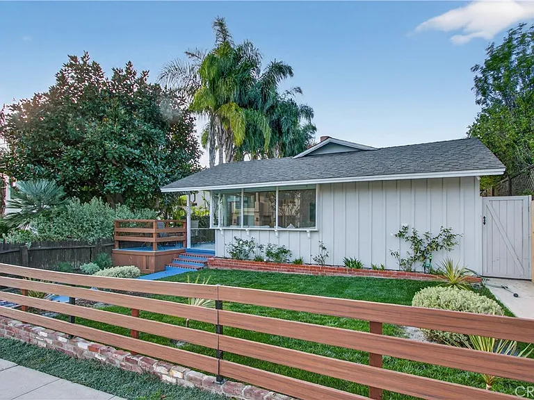 225 Iris Ave — Photo 2