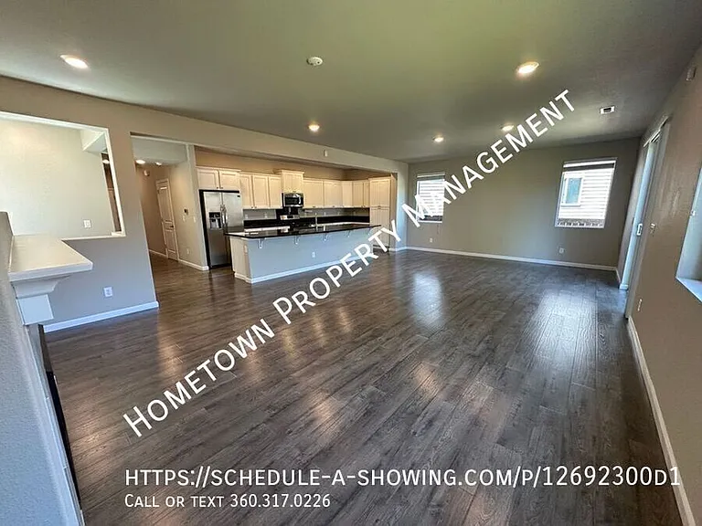 3332 Juno Ct NE — Photo 10
