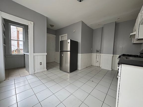 4th image of 955 Baldwin St #1N