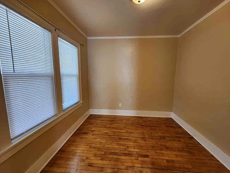 918 Osborn Ave — Photo 12
