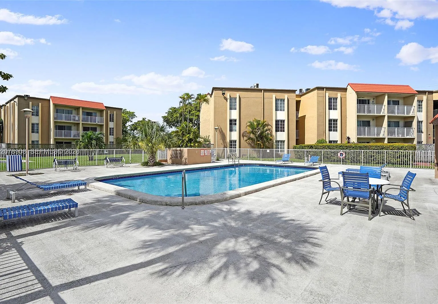 Doral Gardens Ii Condo — Photo 2