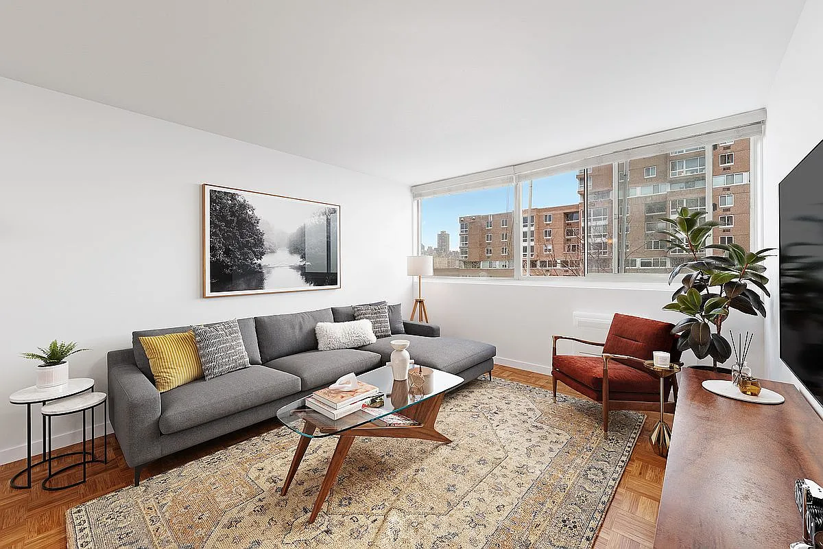 595 Main St APT 815 photo 1