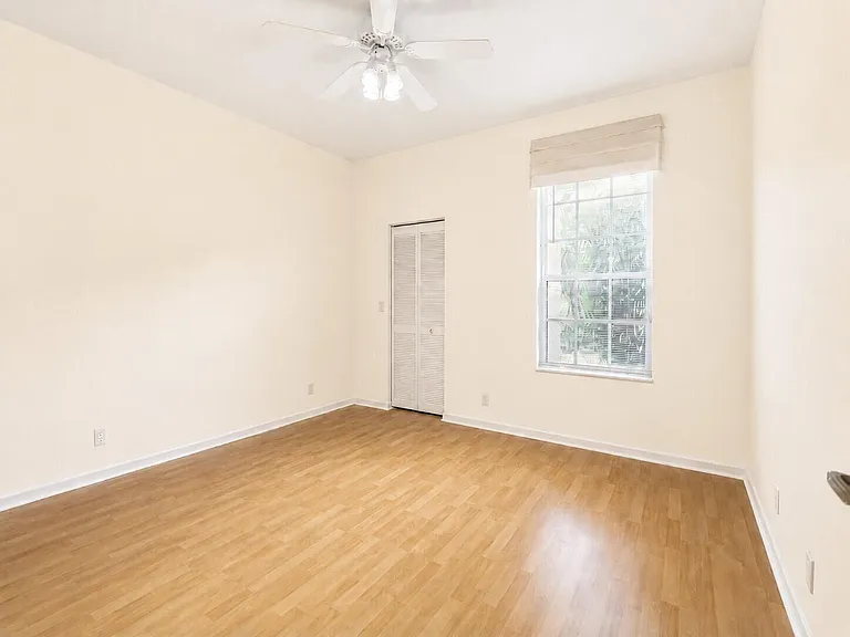 11081 Springbrook Cir — Photo 32