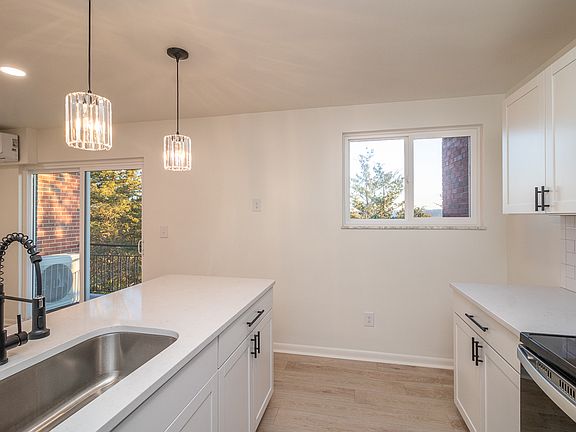 5th image of 903 Mohawk Trl APT 12