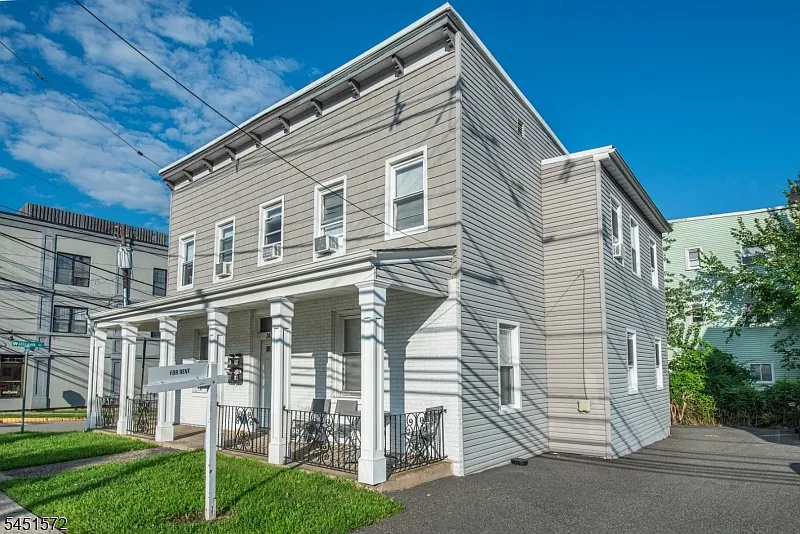 143 Valley Rd #2R