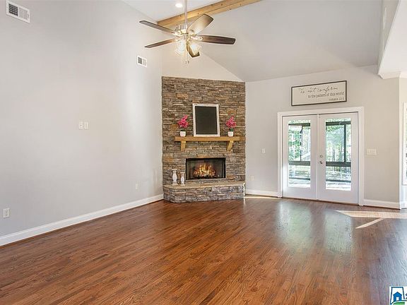 3rd image of 221 Grey Oaks Ct