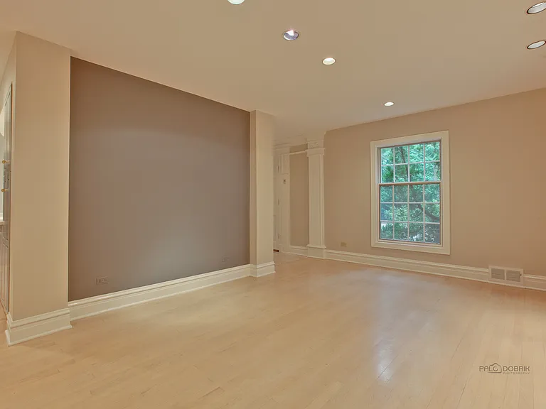 427 N Sheridan Rd — Photo 6