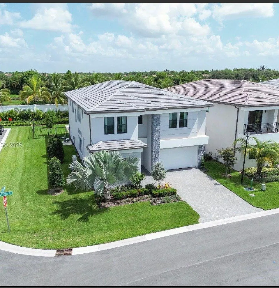 5 bed, 4609 sqft, $15,000 — Photo 1
