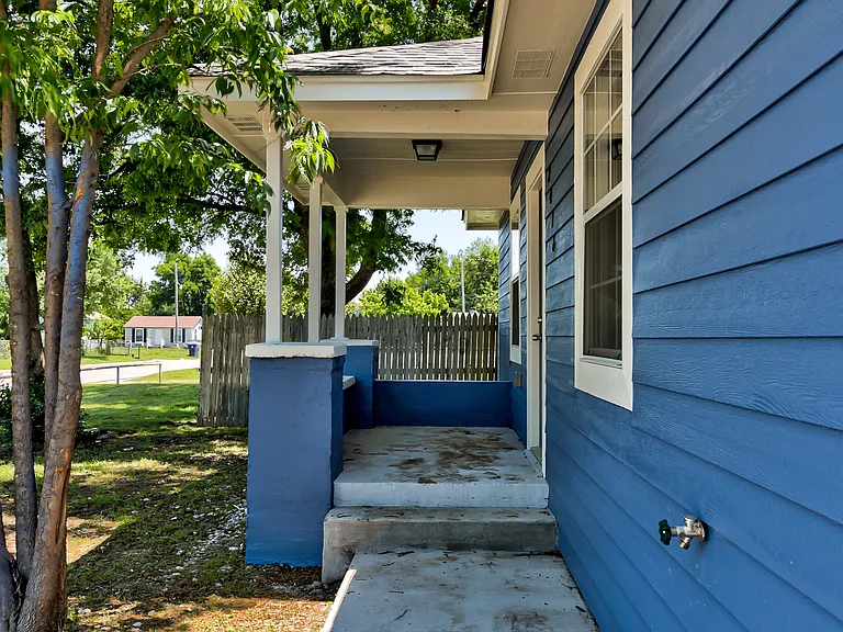 2416 SW 33rd St — Photo 5