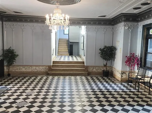 590 Parkside Avenue image 6 of 20