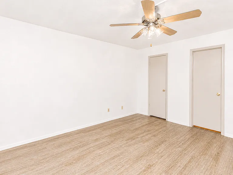 Riverbend Apartments — Photo 35