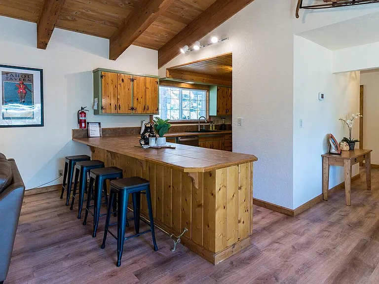 3130 Fabian Way — Photo 6