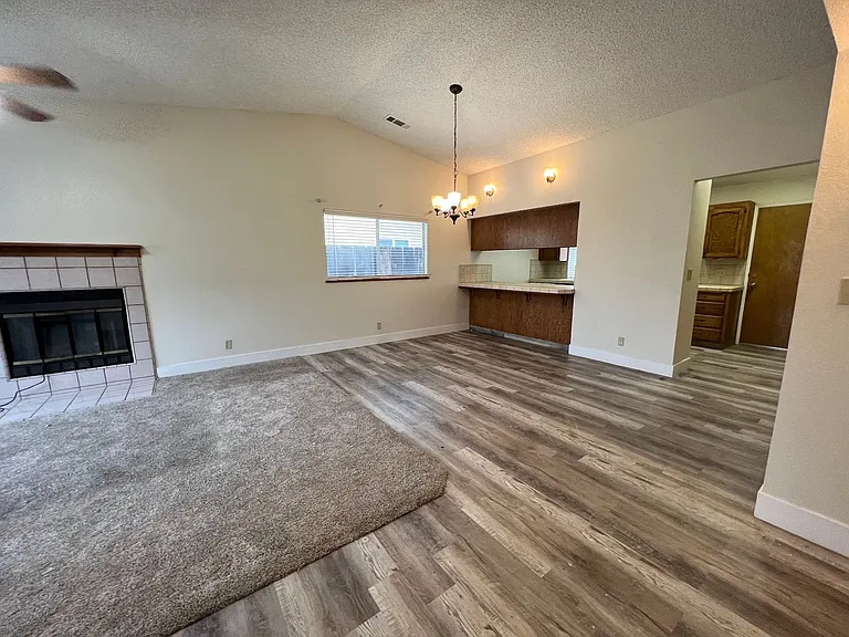 1656 E North Way — Photo 2