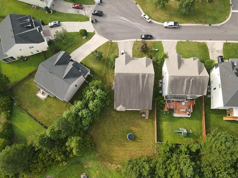 1606 Morehead Hill Ct — Photo 36