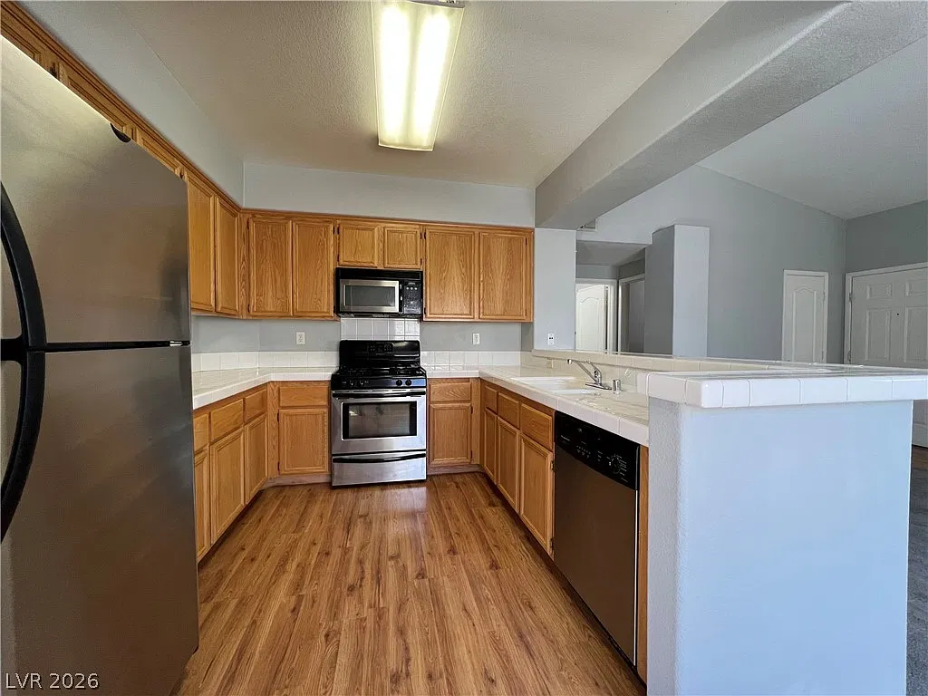 2 bed, 2.0 bath, 1254 sqft, $1,700 — Photo 4