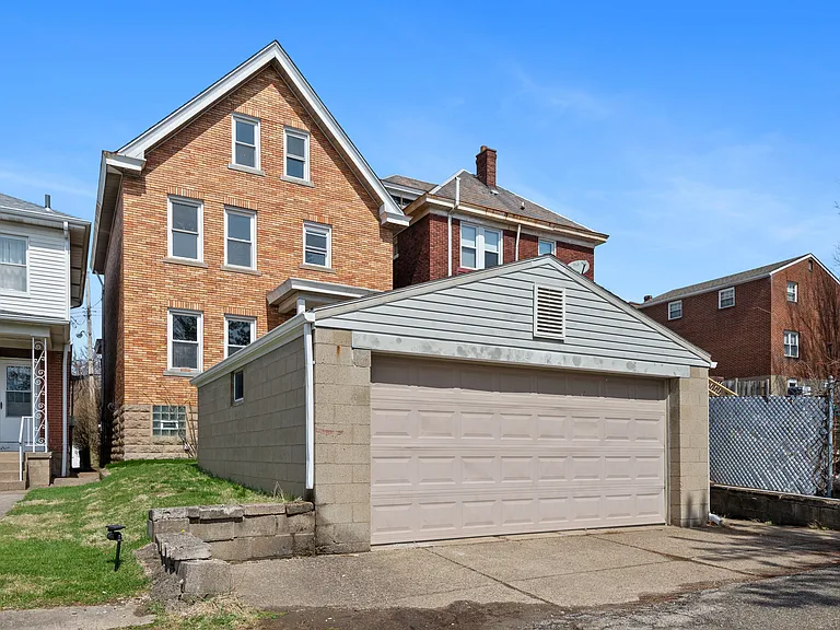 326 Anthony St — Photo 25