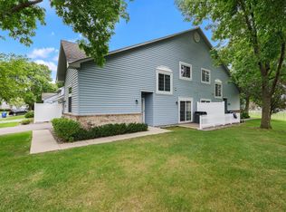 2592 Bedford Ct, Mendota Heights, MN 55120