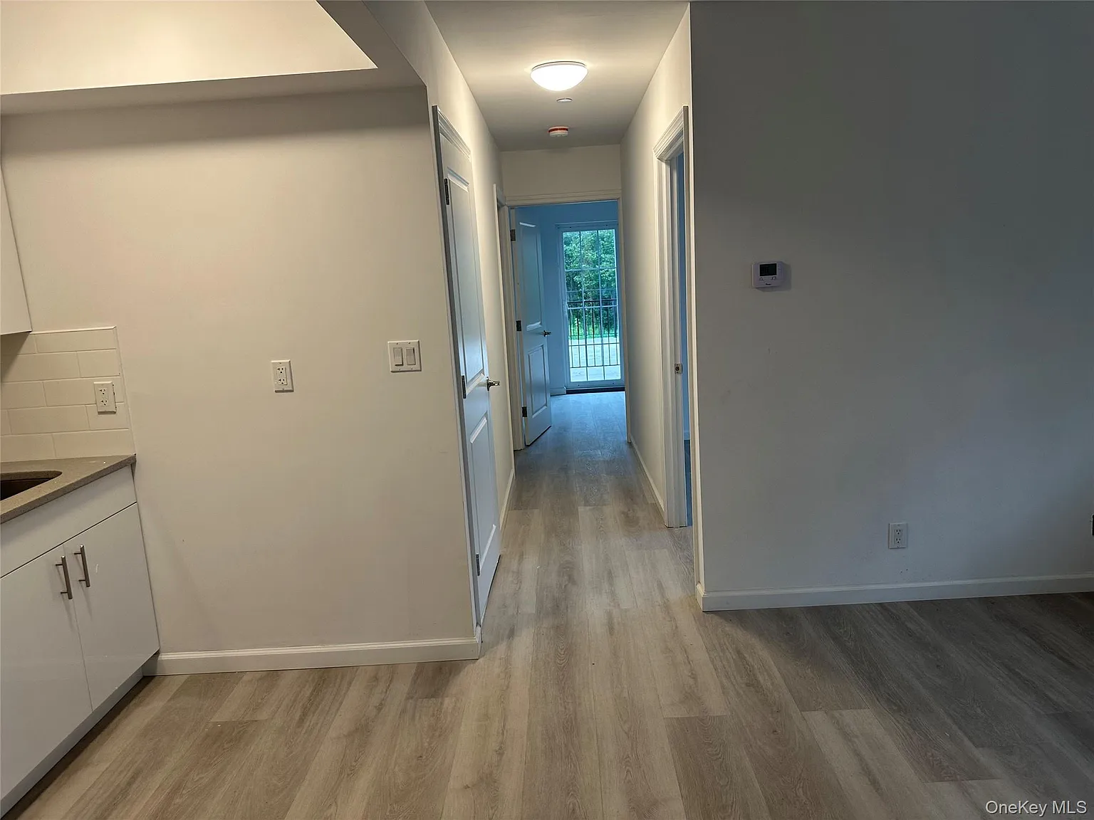 3 bed, 1.0 bath, 820 sqft, $3,250 — Photo 2