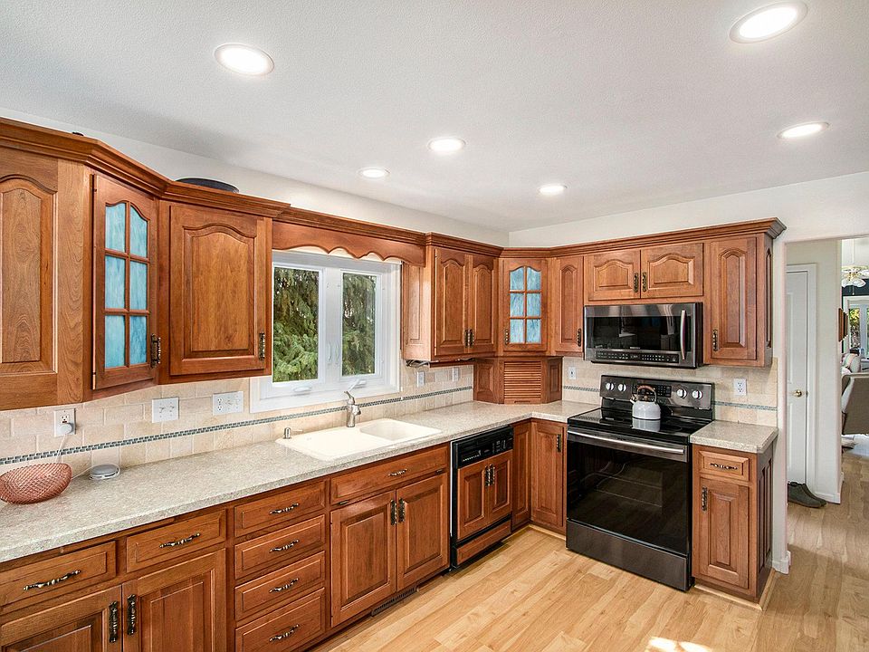 Shared upstairs kitchen for bigger meal prep