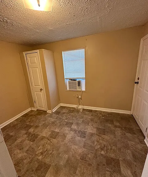 206 S Bass St — Photo 11