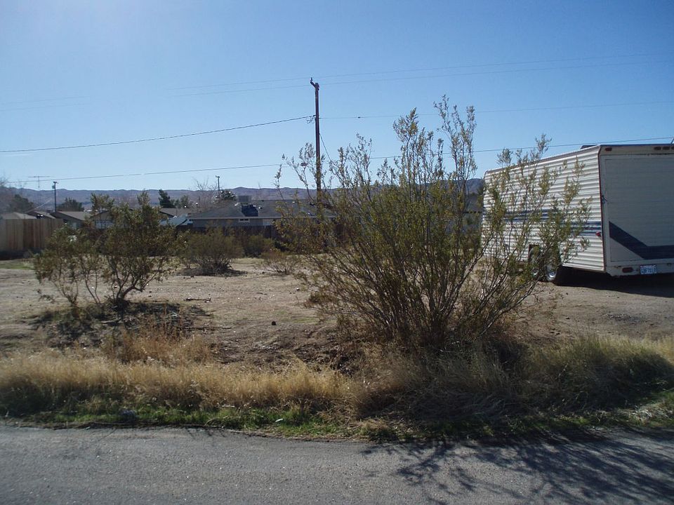 2nd image of Mariposa Ave